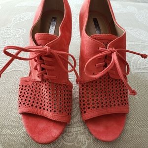 Tahari Megyn Coral Suede Leather Open Toe Lace Up Block Heel Size 7.5